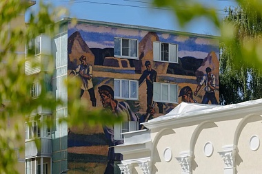 В Рязани у ВДНХ появился новый мурал с названием «Косцы» 