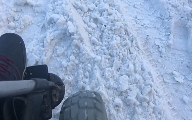 Рязанский инвалид-колясочник потерял возможность добраться до магазина из-за сугробов