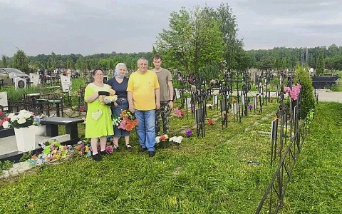 В Рязани волонтеры убрались на могилах детей из "Дома ребенка"