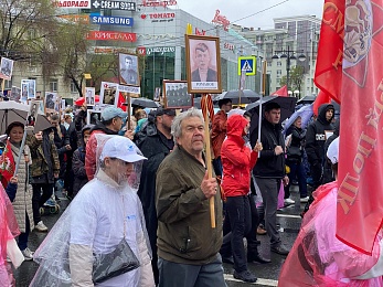 В Рязани более 20 тысяч горожан прошли в строю «Бессмертного полка» - 62ИНФО В Рязани более 20 тысяч горожан прошли в строю «Бессмертного полка»