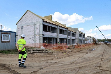 Артём Бранов проинспектировал строительство фармзавода в Скопинском районе