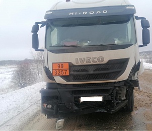 Опубликованы кадры с места смертельной аварии с фурой в Рязанской области - 62ИНФО Опубликованы кадры с места смертельной аварии с фурой в Рязанской области