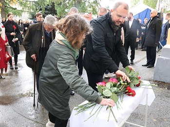 На фасаде РГУ имени Есенина установили мемориальную доску академику Анатолию Лиферову