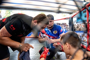 В рязанском Лесопарке прошёл турнир ММА «Битва за Рязань»