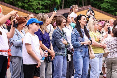В Лесопарке концерт в День России собрал сотни рязанцев