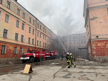 Пожар в здании училища связи в Рязани. Фоторепортаж