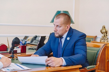 Аркадий Фомин обсудил выпускной проект с участником кадровой программы «Герои62»