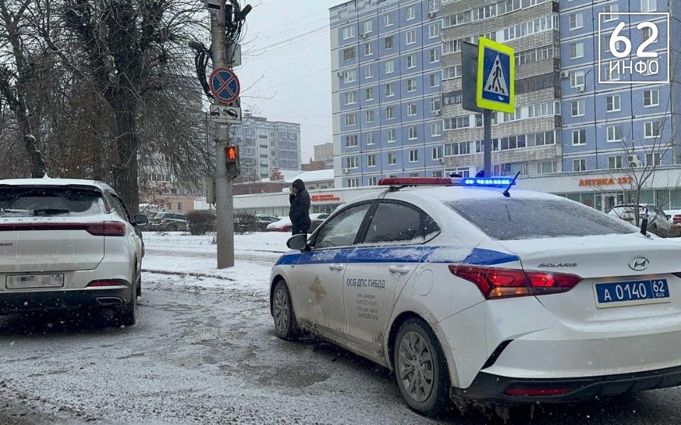 В центре Рязани образовалась пробка из-за дорожного происшествия - 62ИНФО