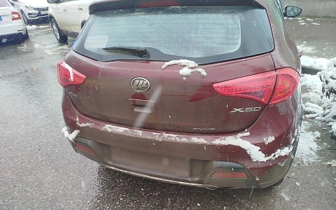 На улице Чкалова водитель иномарки сбил 18-летнюю девушку