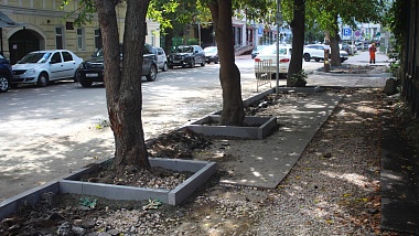 В Рязани на улице Пожалостина начали ремонтировать тротуар