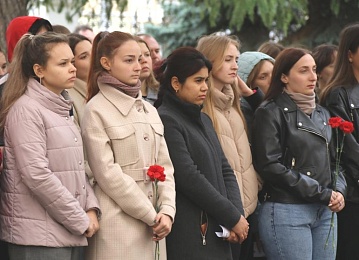 На фасаде РГУ имени Есенина установили мемориальную доску академику Анатолию Лиферову