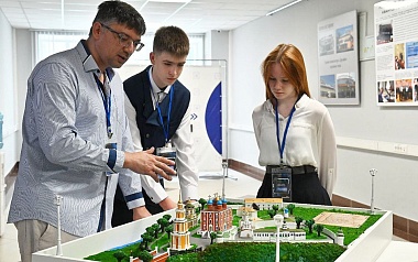 Рязанский губернатор Малков оценил разработки рязанских школьников в «Кванториуме»