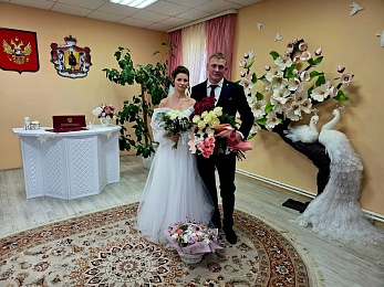 Лето любви: Рязанский ЗАГС показал фотосессии свадеб с июня по август