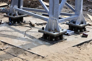 В Рязани смонтировали каркас стелы «Город трудовой доблести»