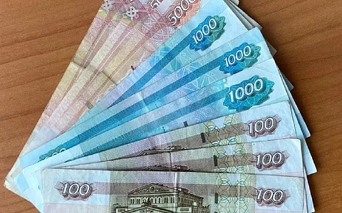 Украденные у рязанки деньги взыскали с дроппера