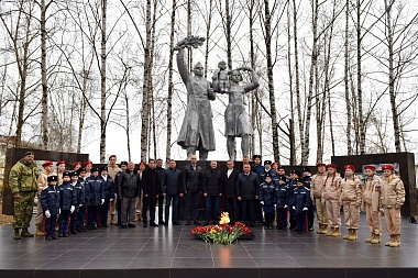 В Шиловском районе в поселке Лесной зажгли вечный огонь в парке Победы