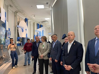 Депутат Рязанской облдумы Роман Иголкин посетил открытие выставки "Время стойкости"