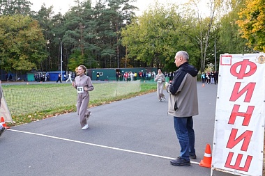 Сто школьных учителей устроили забег в парке Рязани