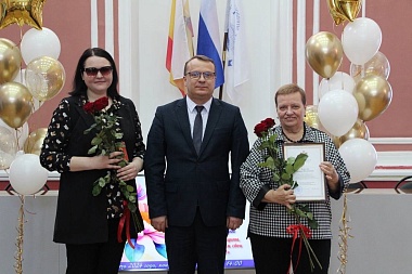 В РГУ имени Есенина провели концерт в честь 8 марта