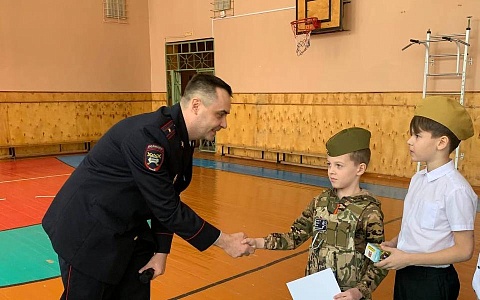 Сотрудники Госавтоинспекции Рязанской области приняли участие в смотре строя и песни в школе 