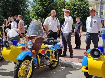 В Рязани работает выставка ретроавтомобилей ГАИ