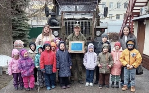 Рязанский детсад передал фронтовому храму утварь и книги