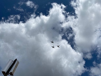 В Рязани День ВДВ отметили показательными выступлениями десантников и прыжками с парашютом