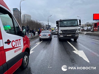 На Рублевском шоссе в Москве столкнулись девять автомобилей