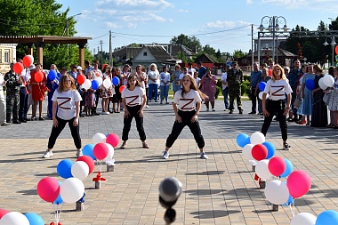 Районы Рязанской области показали фото выпускников-2022