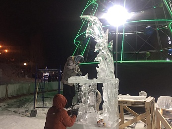 От единорога до весовщика. Фоторепортаж с Фестиваля ледовых скульптур в Рязани