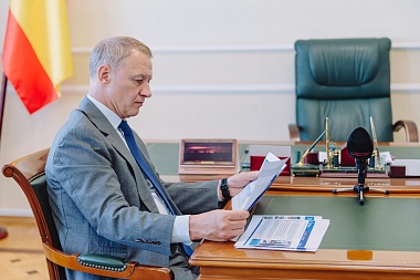 Аркадий Фомин обсудил выпускной проект с участником кадровой программы «Герои62»