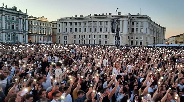 Во взрослую жизнь: фоторепортаж с праздника выпускников «Алые паруса»