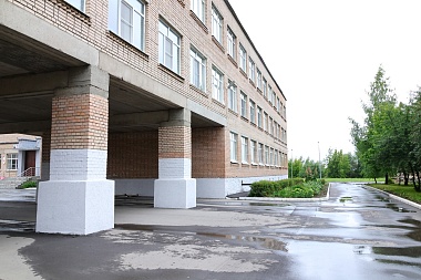 Депутат Госдумы и мэр Рязани проинспектировали ремонт школы № 58 и спортплощадки