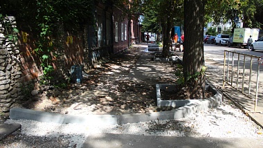 В Рязани на улице Пожалостина начали ремонтировать тротуар