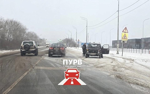 В Рязани на Михайловском шоссе врезались KIA и «Нива»