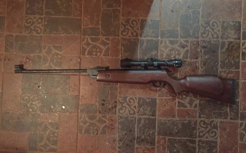 Пьяный шел домой с ружьем: полиция задержала "стрелка" в Варских