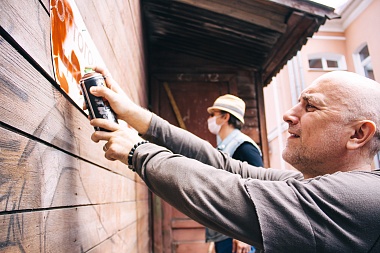 Охлобыстин и Прилепин украсили фасад будущего «Есенин-Центра» в Рязани