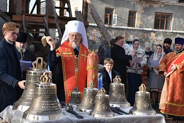 Митрополит Марк освятил колокола и купол для храма в Спасске