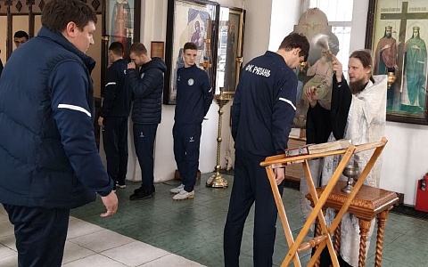 Для футбольной команды «Рязань» отслужили молебен