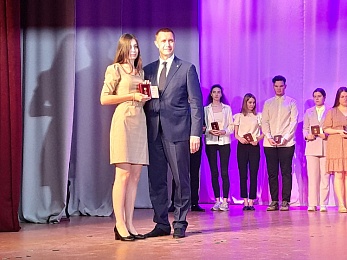 В Рязани в преддверии Дня медработника наградили будущих врачей