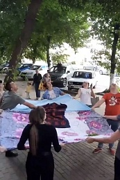 Рязанец залез на дерево ради спасения кота