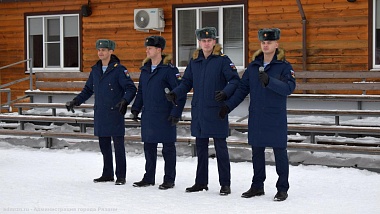 Курсанты РВВДКУ отправились в лыжный поход на 710 км в честь участников СВО