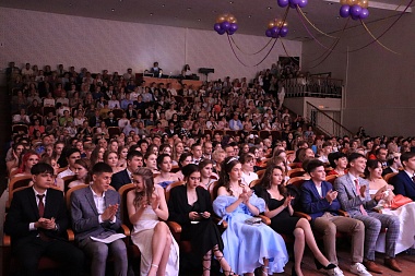 Фоторепортаж: в Рязанской области прошли выпускные и церемонии вручения аттестатов