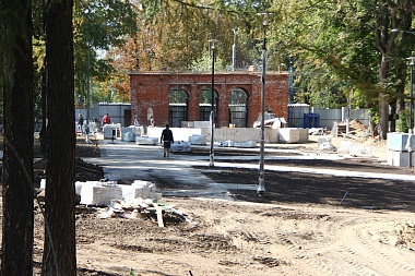 Мэр Рязани Артёмов осмотрел ход обновления Нижнего городского парка