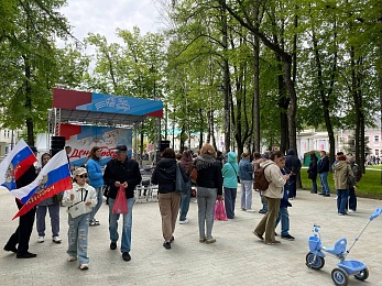 В Рязани у кремля 9 Мая открыли полевую кухню и показали трофейную технику