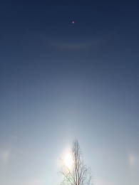 Жители Милославского любуются солнечным гало