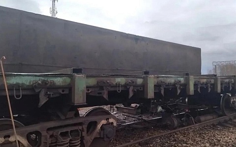 В Стенькине рабочего насмерть придавило корпусом вагона поезда