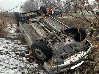 В Рязанской области 83-летний водитель Renault Logan пострадал в ДТП