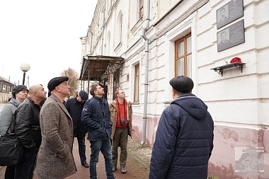 Прилепин прогулялся по Скопину и рассказал о новой книге - 62ИНФО Прилепин прогулялся по Скопину и рассказал о новой книге