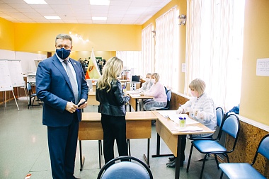 Губернатор Николай Любимов проголосовал на выборах в Госдуму - 62ИНФО Губернатор Николай Любимов проголосовал на выборах в Госдуму